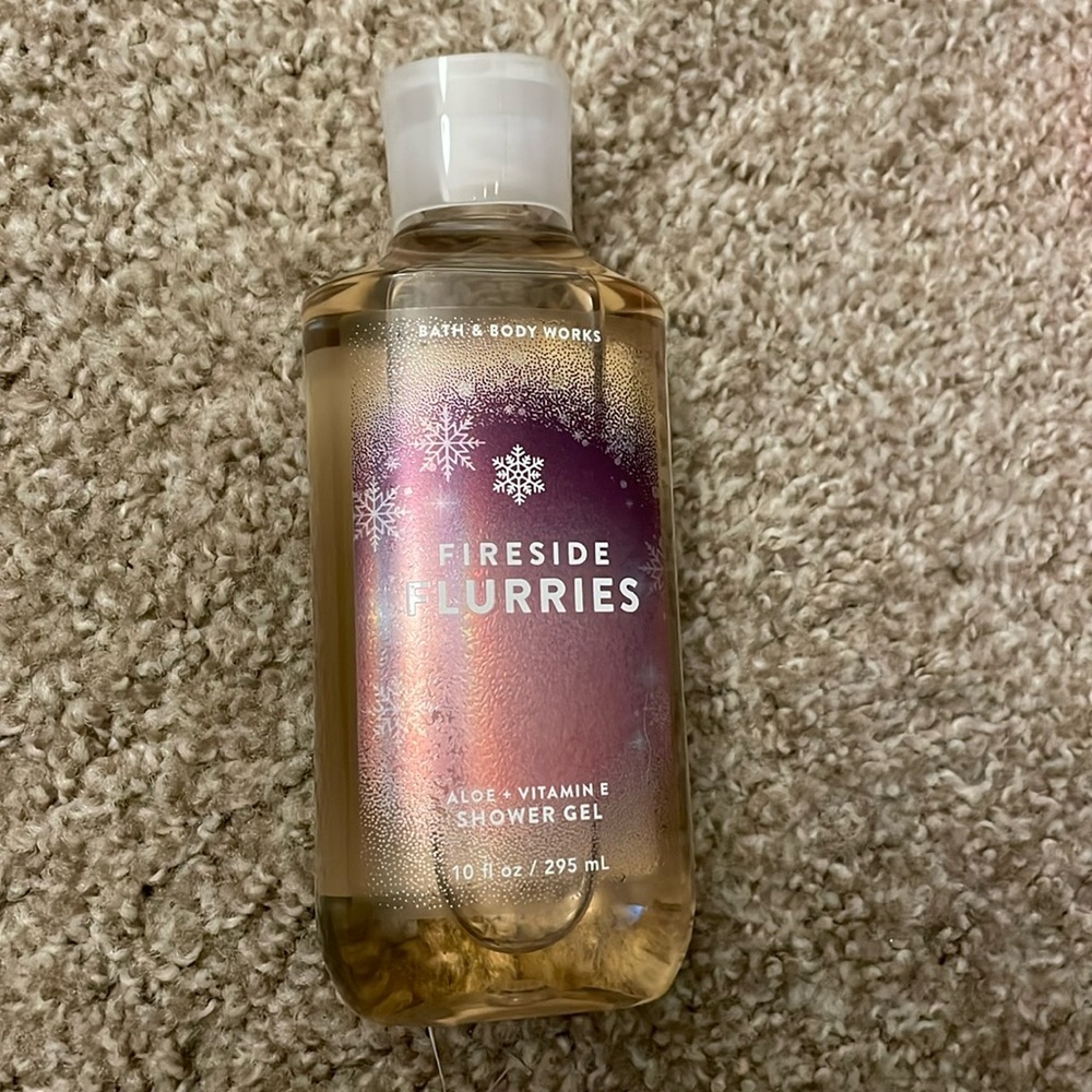 fireside flurries shower gel